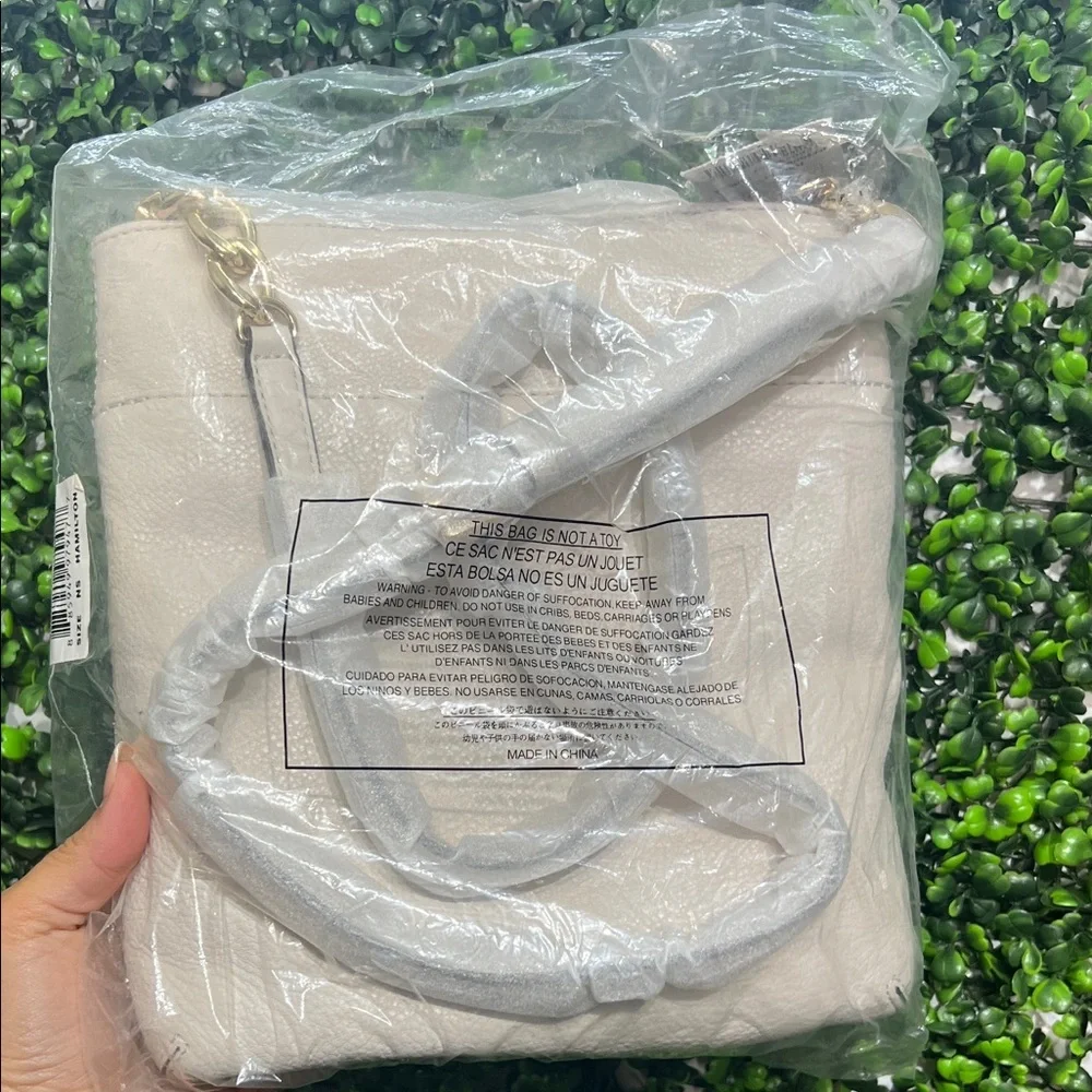 Michael Kors RT: $150 Hamilton crossbody bag Vanilla